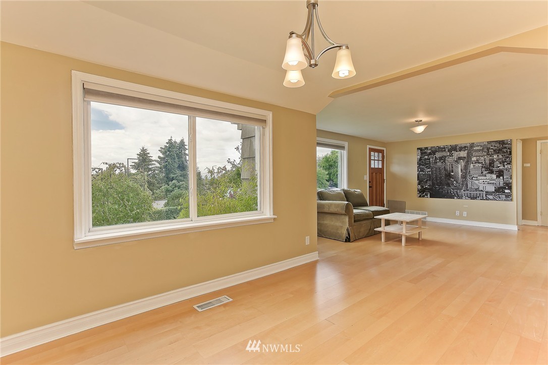 504 Windsor Place Northeast Renton, WA 98056 - Photo 9 of 24