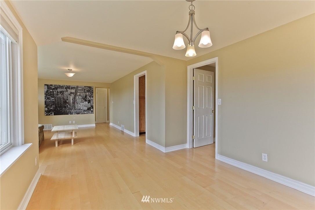 504 Windsor Place Northeast Renton, WA 98056 - Photo 10 of 24