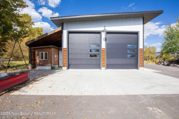 $3,950,000 | 399 Granite Rdg Drive, Alpine, WY 83128
