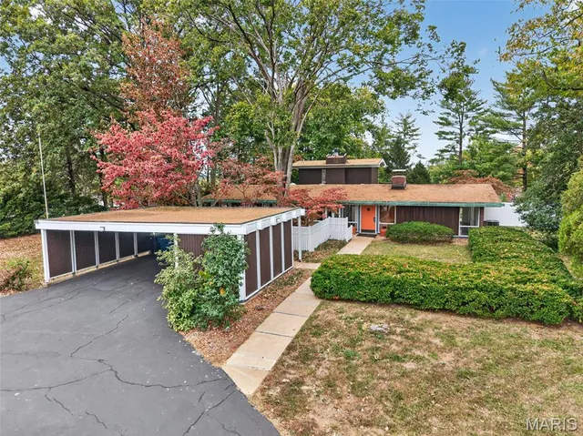 $549,000 | 2649 Nahn Drive, Oakville, MO 63129