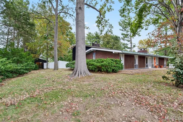 $549,000 | 2649 Nahn Drive, Oakville, MO 63129