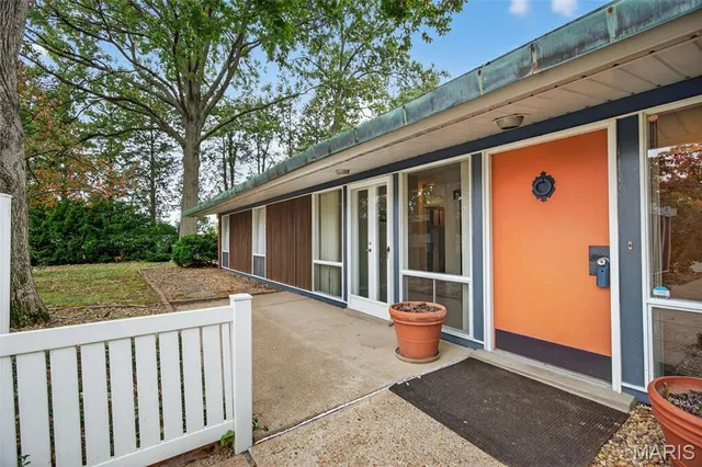 $549,000 | 2649 Nahn Drive, Oakville, MO 63129