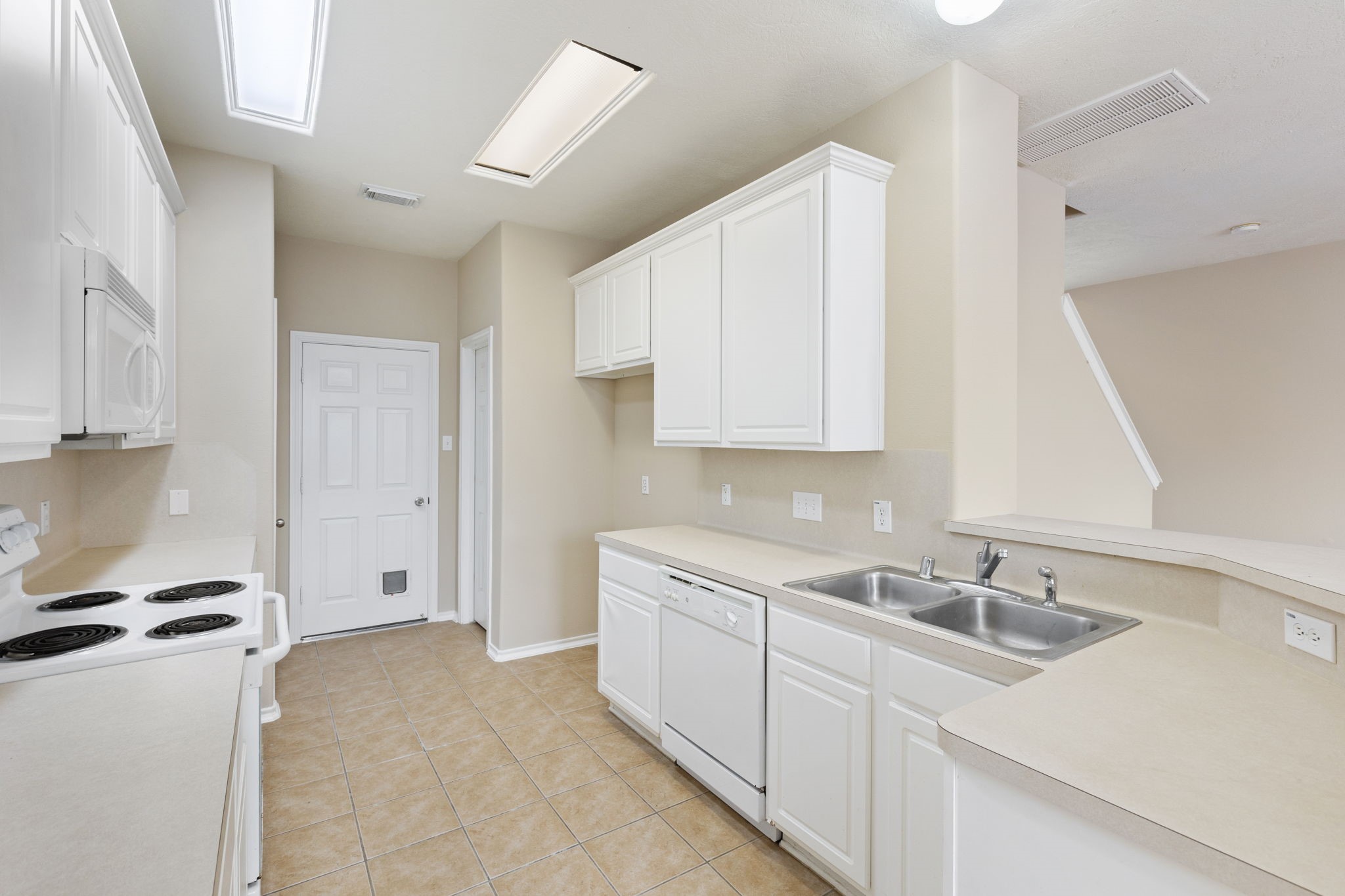 106 East Stedhill Loop Conroe, TX 77384 - Photo 11 of 29 refrigerator is included