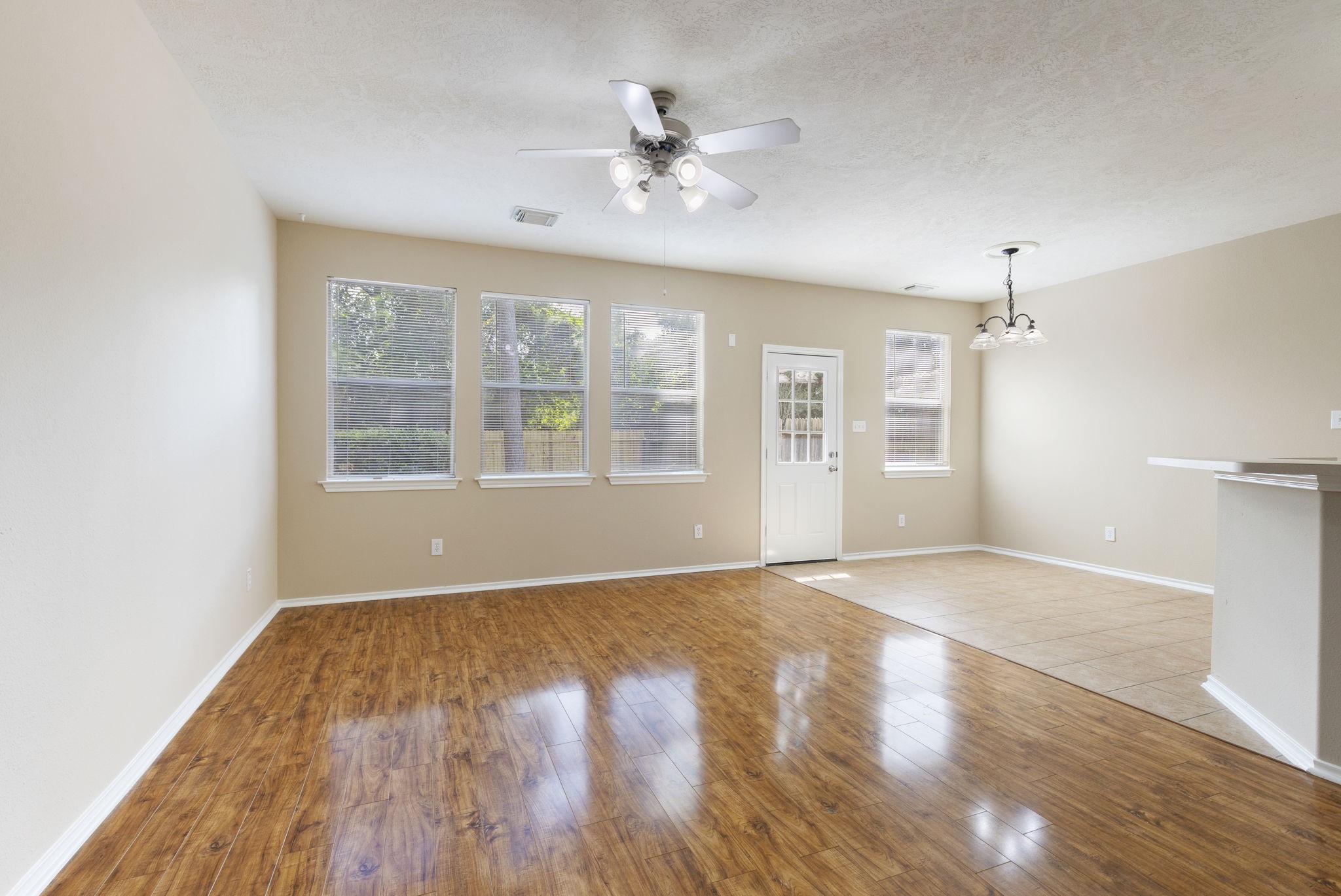 106 East Stedhill Loop Conroe, TX 77384 - Photo 14 of 29 family room enhanced w lots of windows!
