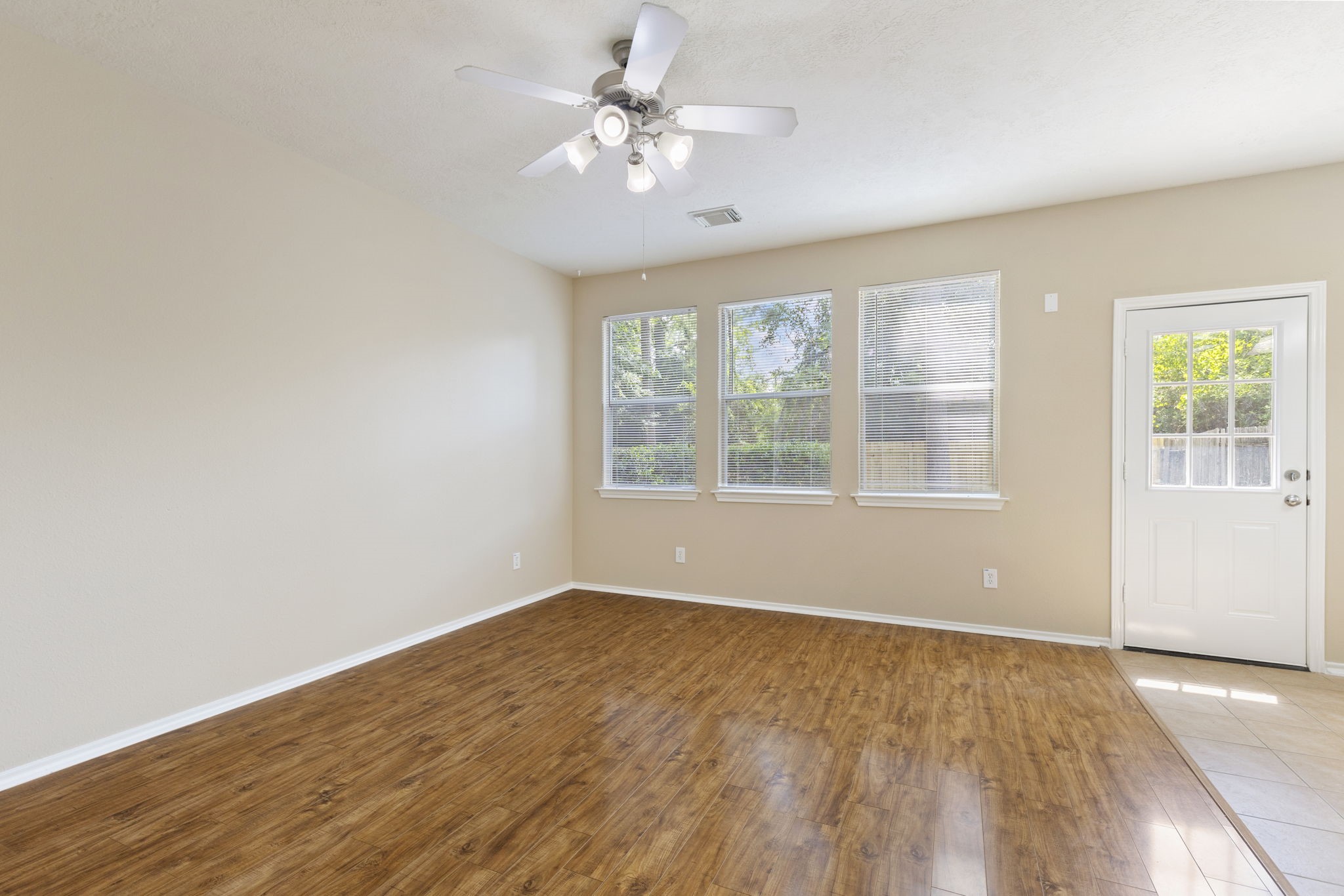 106 East Stedhill Loop Conroe, TX 77384 - Photo 15 of 29 hardsurface flooring