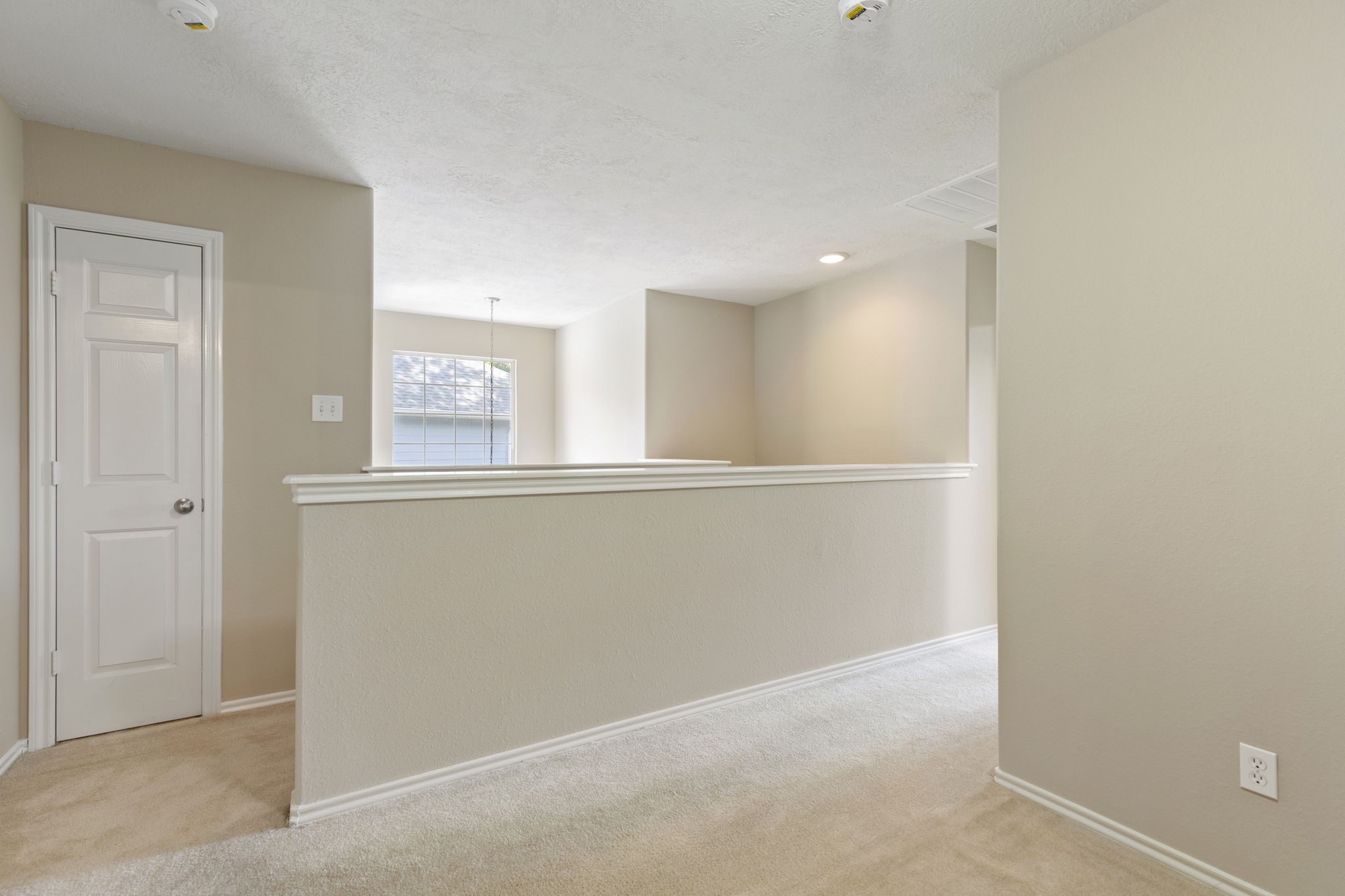 106 East Stedhill Loop Conroe, TX 77384 - Photo 16 of 29 Now we are upstairs............