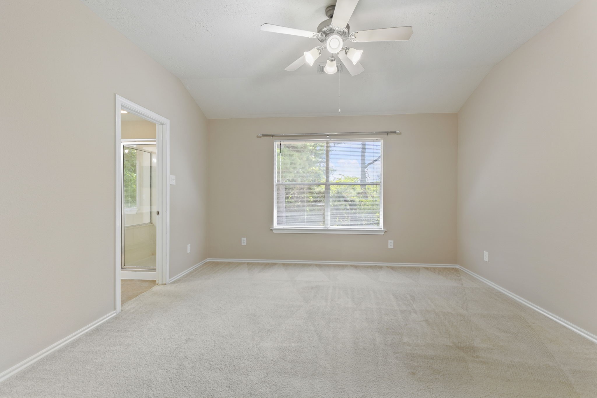 106 East Stedhill Loop Conroe, TX 77384 - Photo 18 of 29 Primary bedroom is located upstairs.