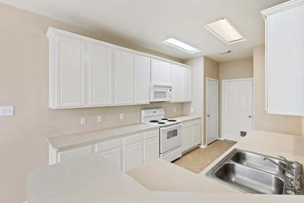 $279,900 | 106 East Stedhill Loop, The Woodlands, TX 77384