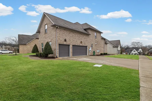 a view of a house with a backyard