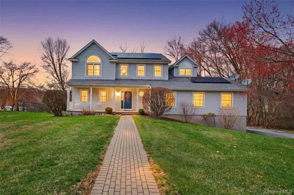 $775,000 | 24 Coachlight Drive, Poughkeepsie, NY 12603