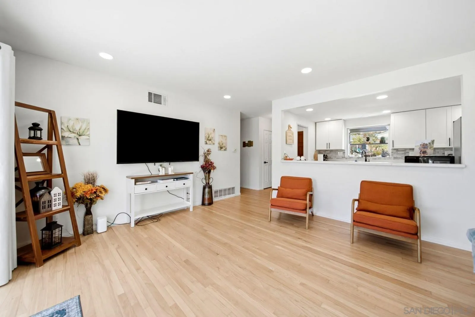817 Arboleda Road El Cajon, CA 92021 - Photo 4 of 34