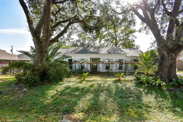 $3,000 | 9235 Pecos Street, Houston, TX 77055