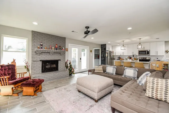 $3,000 | 9235 Pecos Street, Houston, TX 77055