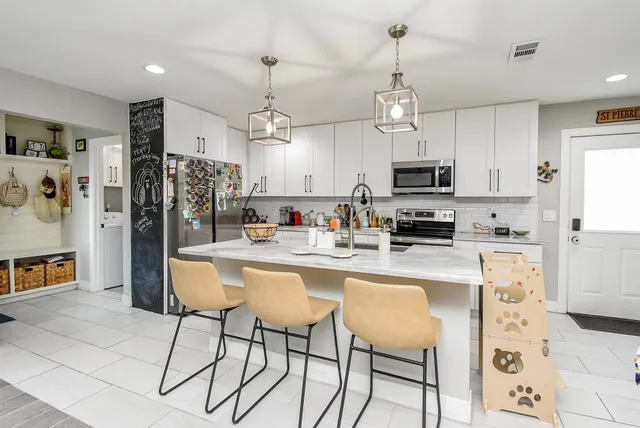 $3,000 | 9235 Pecos Street, Houston, TX 77055