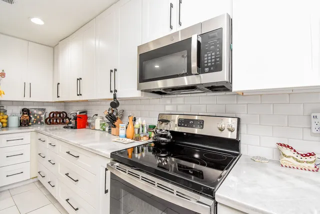 $3,000 | 9235 Pecos Street, Houston, TX 77055