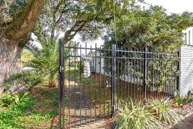 $3,000 | 9235 Pecos Street, Houston, TX 77055