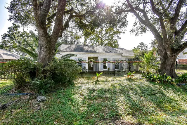 $3,000 | 9235 Pecos Street, Houston, TX 77055