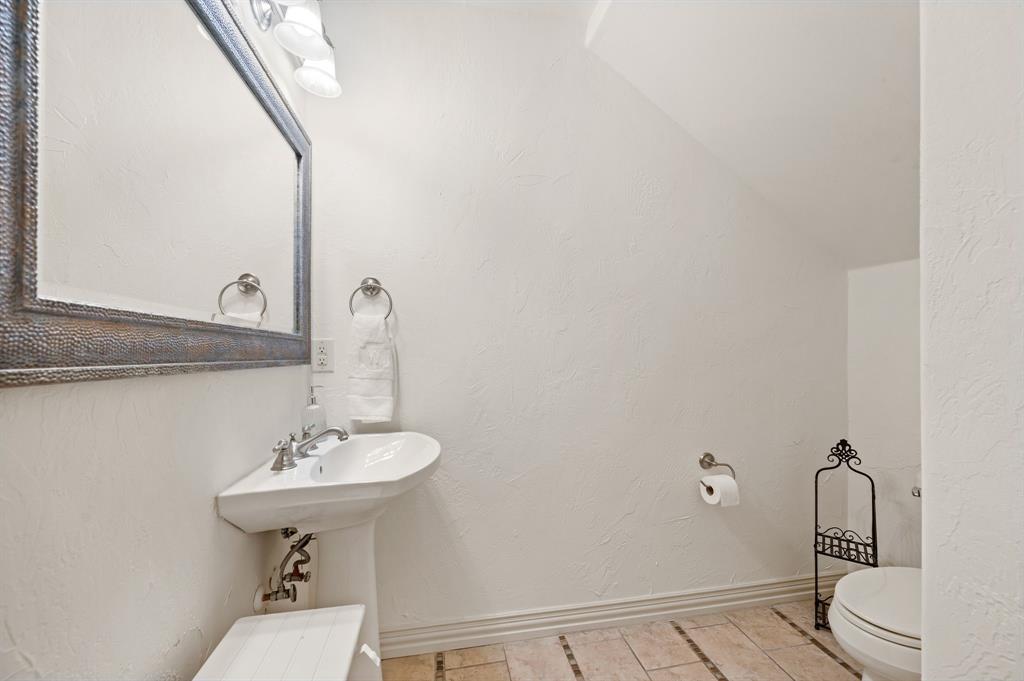 1922 Euclid Avenue, Unit B Dallas, TX 75206 - Photo 10 of 24