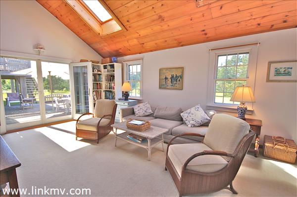 11 Dunes Road Edgartown, MA 02539 - Photo 10 of 27 http://d1qzqeyxiitrap.cloudfront.net/photos/24992/600/86107eb7.jpg