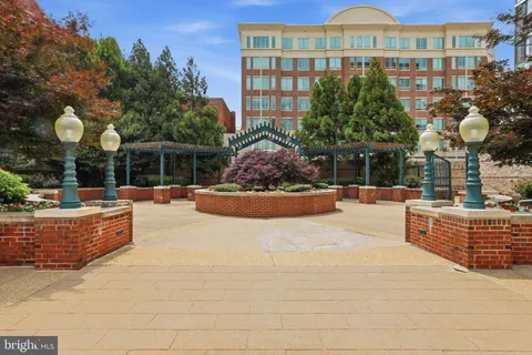 $295,000 | 24 Courthouse Square, Unit 306, Rockville, MD 20850