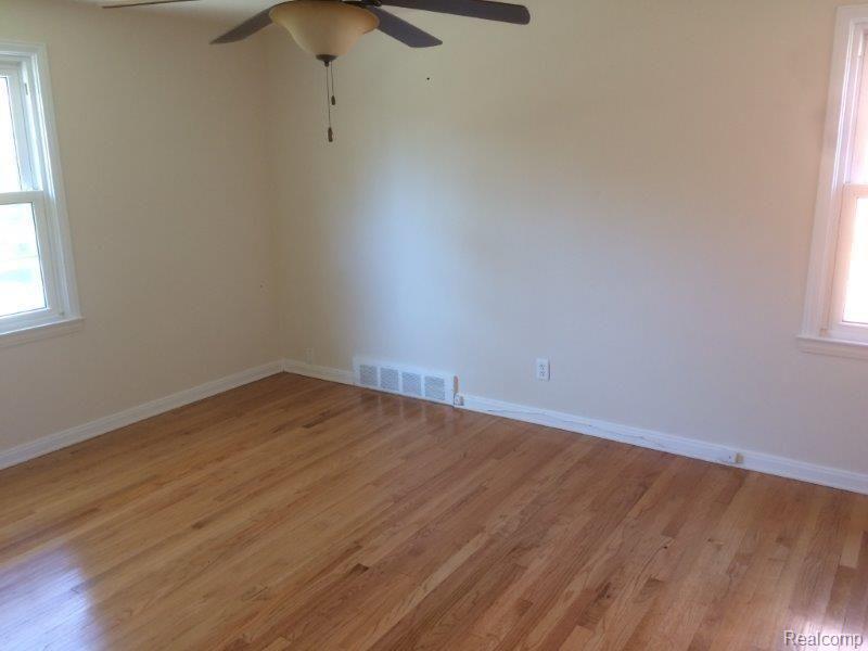 482 Fisher Road Grosse Pointe Farms, MI 48230 - Photo 3 of 15