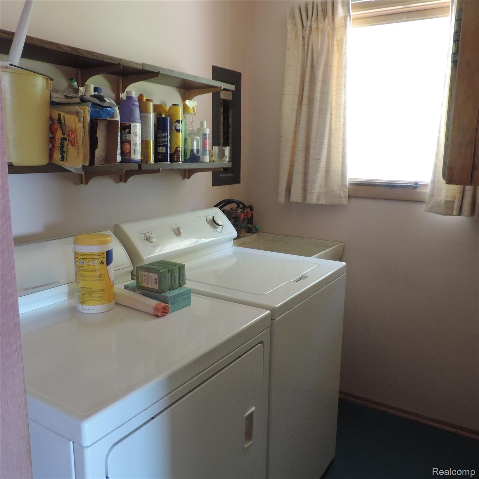 1650 West Predmore Road Oakland, MI 48363 - Photo 12 of 19 1st floor laundry
