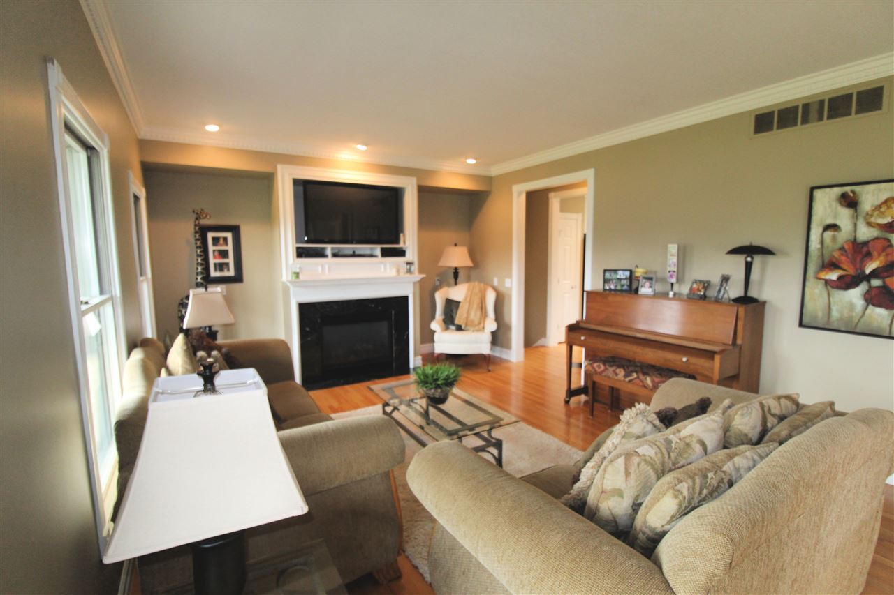 10120 Fenton Road Fenton, MI 48430 - Photo 5 of 35 31387552-4.JPG