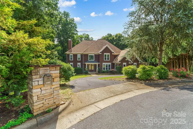 $995,000 | 3916 2nd St Drive Northwest, Hickory, NC 28601