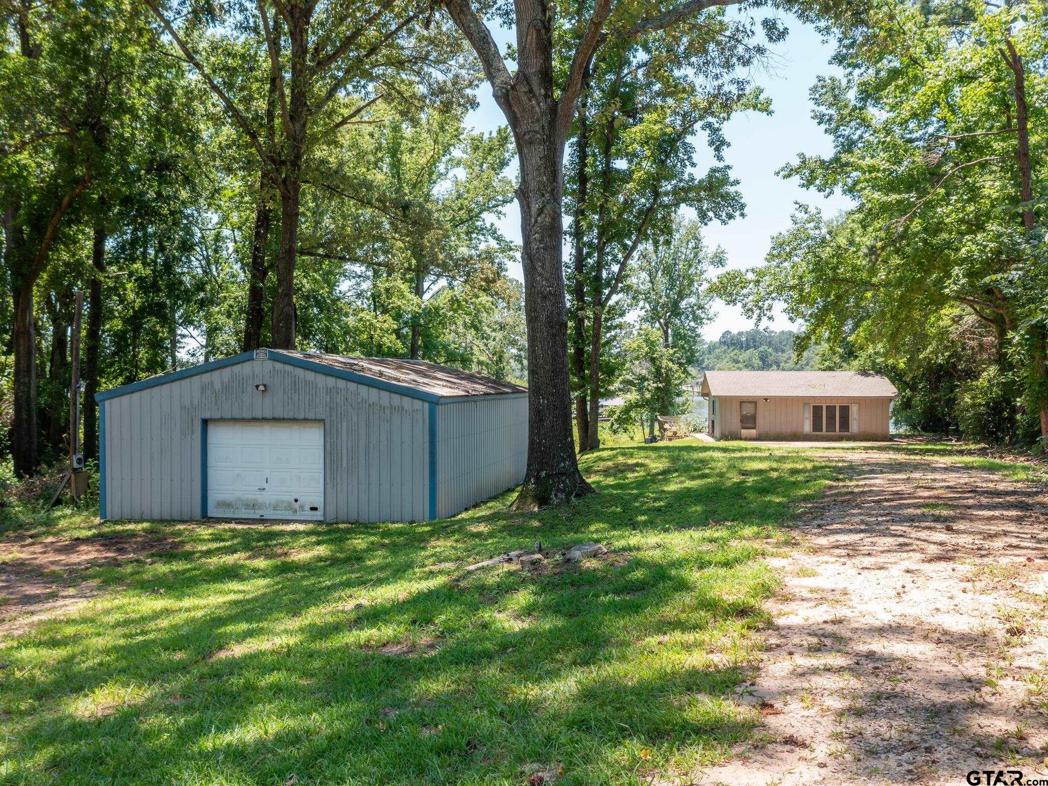 15606 McElroy Road Whitehouse, TX 75791 - Photo 23 of 37 a backyard of a house