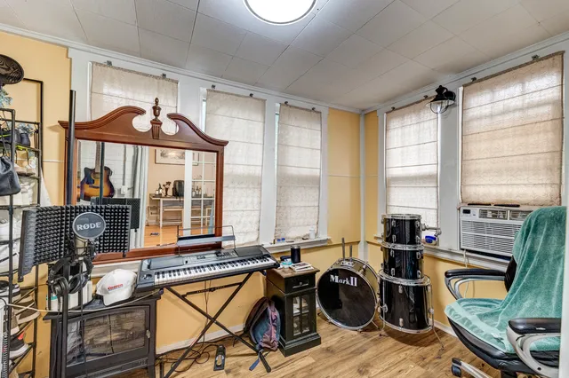 $300,000 | 923 Manchester Avenue, Westchester, IL 60154