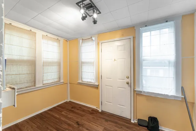 $300,000 | 923 Manchester Avenue, Westchester, IL 60154