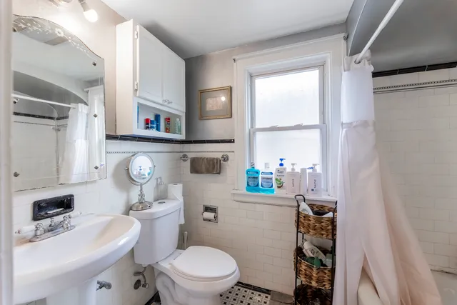 $300,000 | 923 Manchester Avenue, Westchester, IL 60154