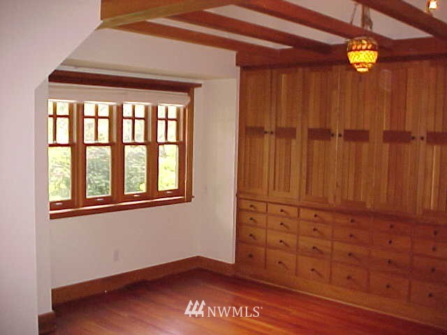 1909 North 35th Street Seattle, WA 98103 - Photo 3 of 9 Gallery Image 3