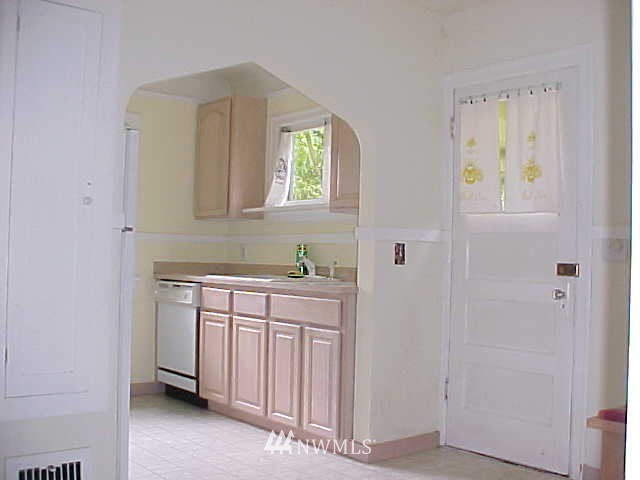 1909 North 35th Street Seattle, WA 98103 - Photo 5 of 9 Gallery Image 5