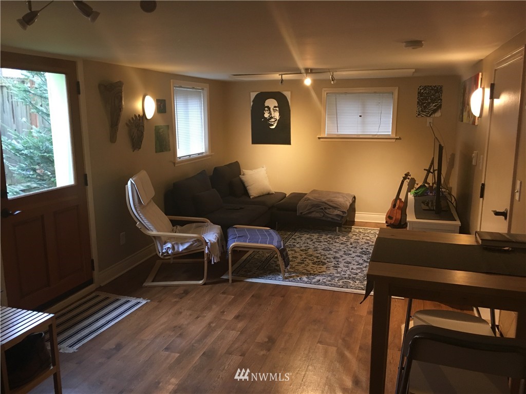 1909 North 35th Street Seattle, WA 98103 - Photo 6 of 9 Gallery Image 6