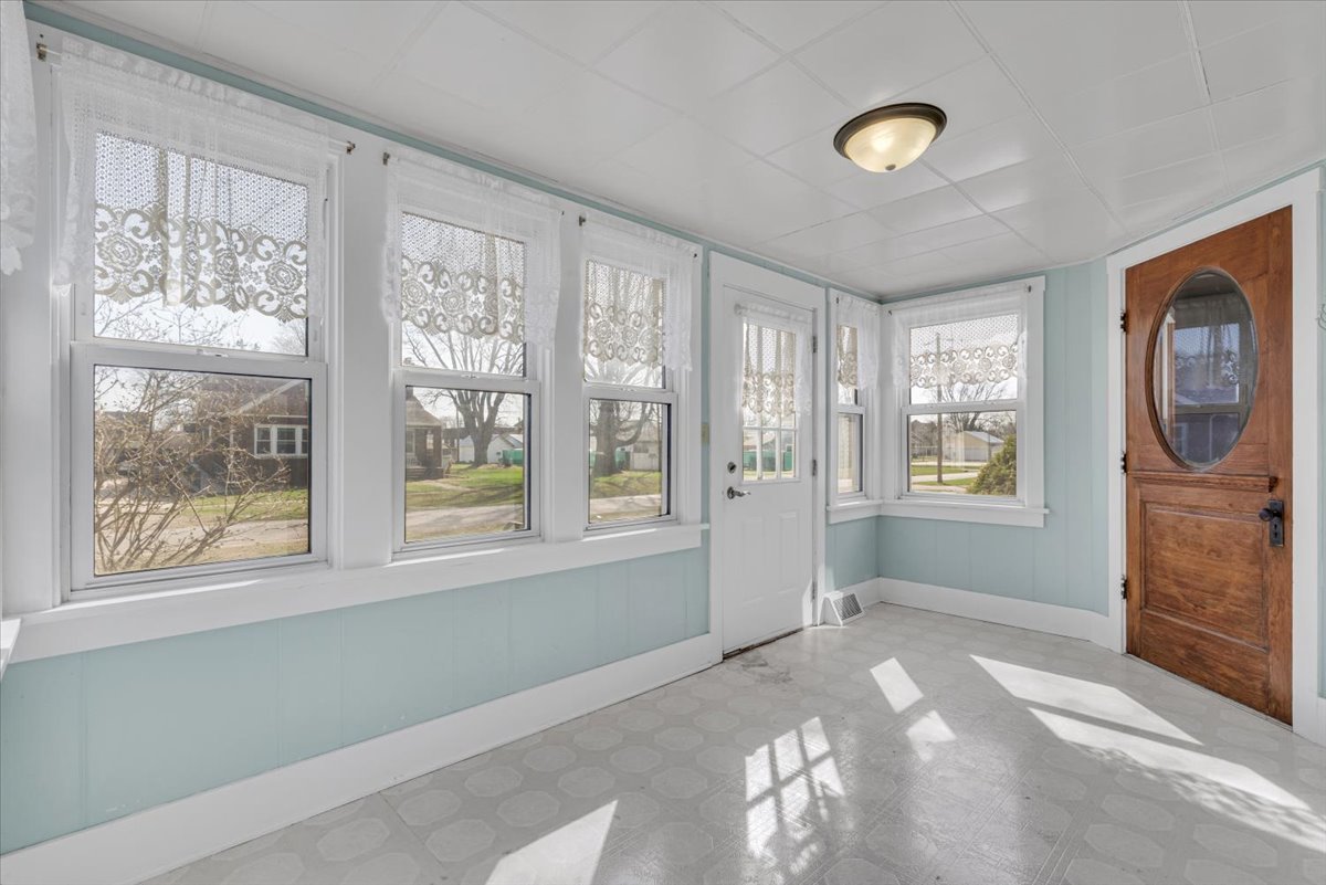 304 Walnut Street New Windsor, IL 61465 - Photo 7 of 44