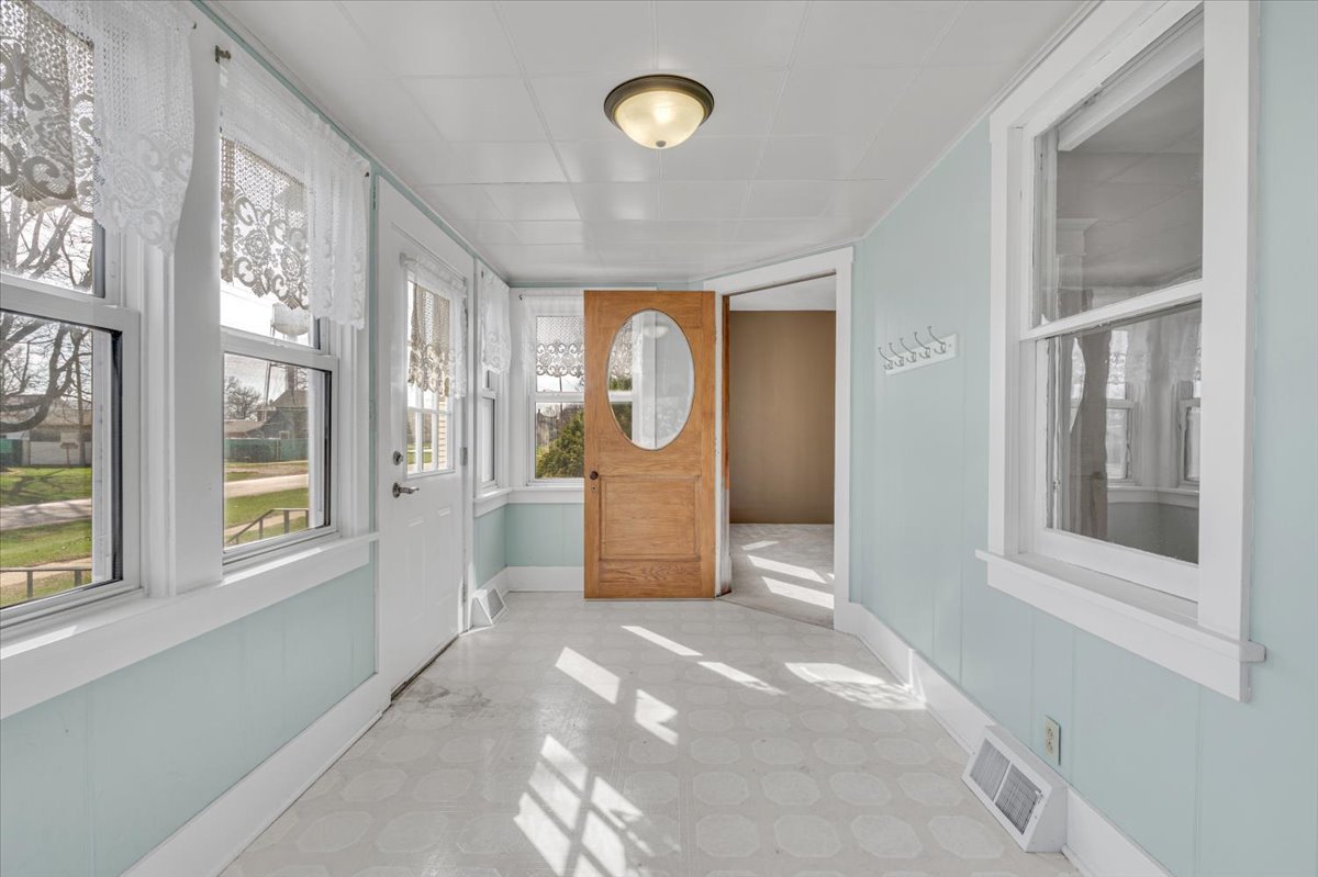 304 Walnut Street New Windsor, IL 61465 - Photo 9 of 44