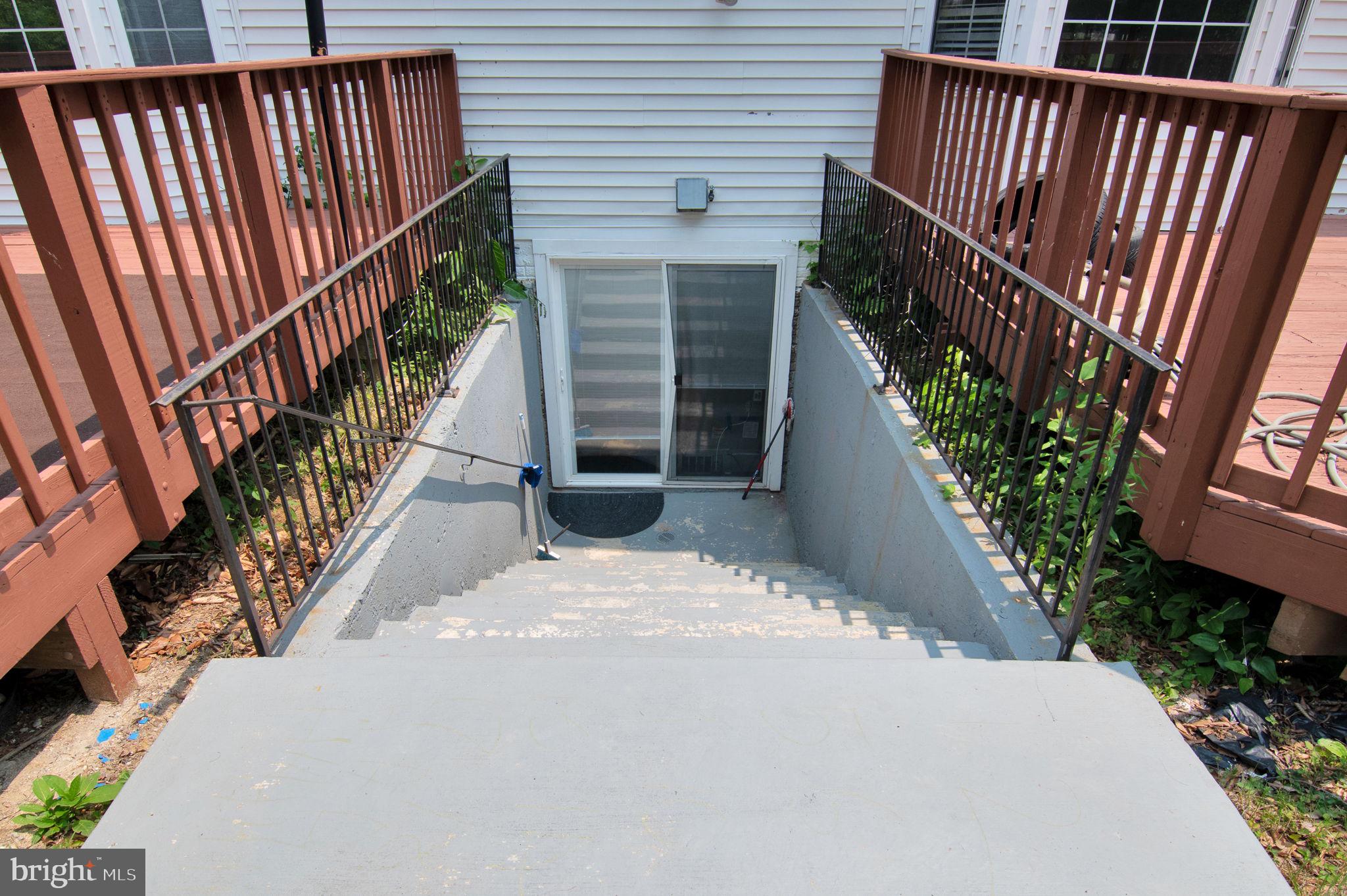 15704 Beau Ridge Drive Woodbridge, VA 22193 - Photo 8 of 26 a view of balcony with wooden floor and fence