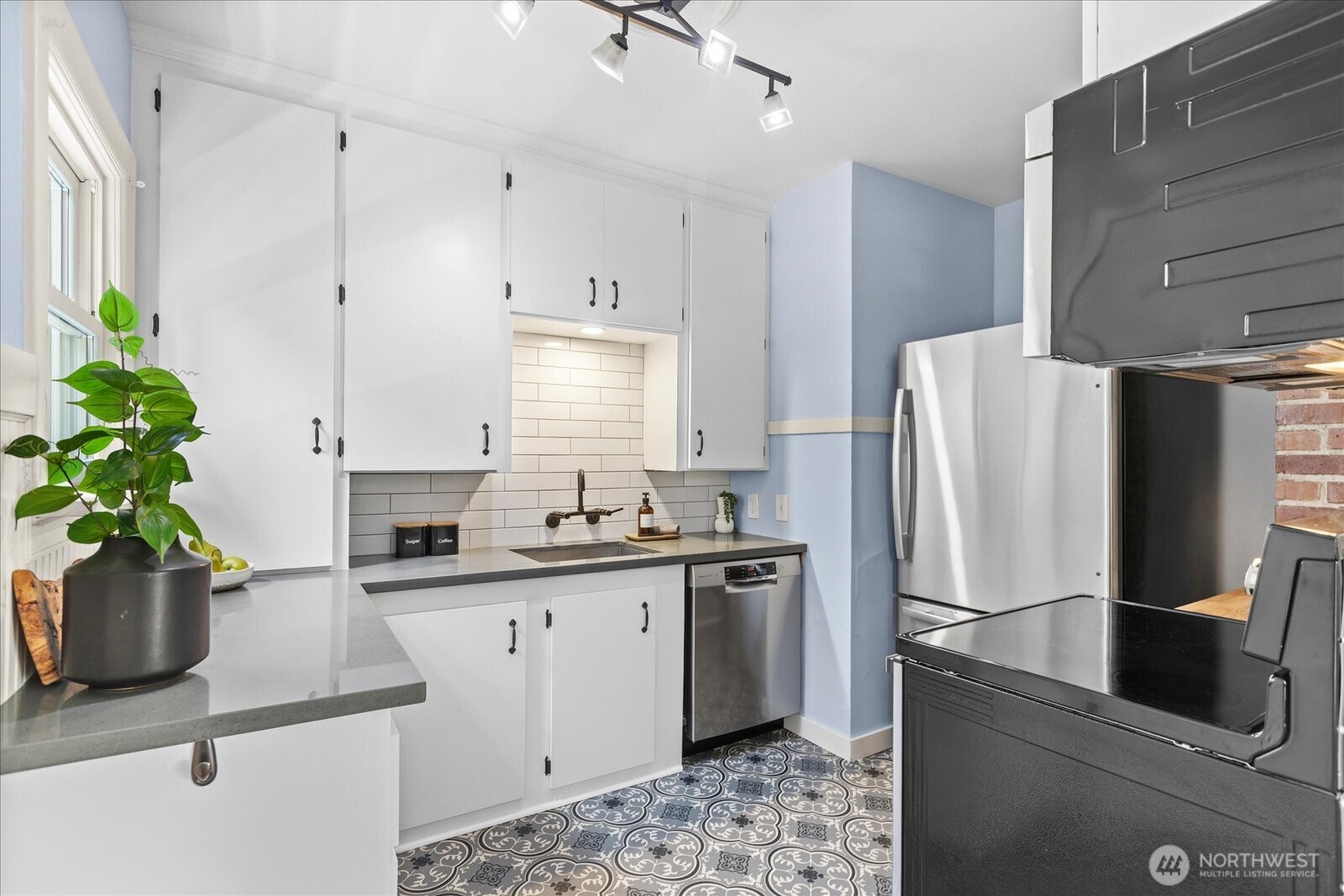946 North 83rd Street Seattle, WA 98103 - Photo 6 of 26