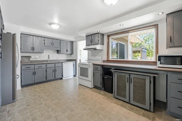 $249,900 | 1412 Berwick Lane, New Haven, IN 46774
