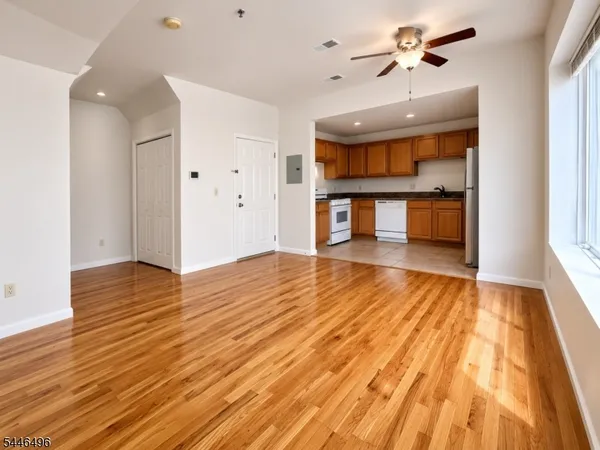 $1,925 | 151 Valley Road, Unit D, Montclair, NJ 07042