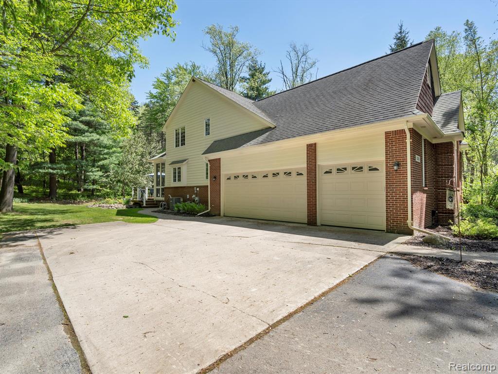 1331 Avon Circle West Rochester Hills, MI 48309 - Photo 48 of 54