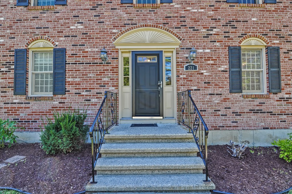 221 Simpson Road Marlborough, MA 01752 - Photo 3 of 30 Gallery Image 3