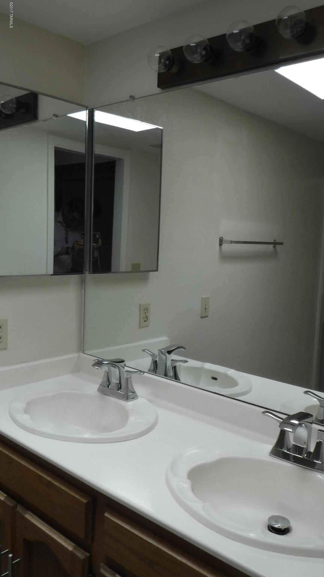 1200 East River Road, Unit J133 Tucson, AZ 85718 - Photo 20 of 33