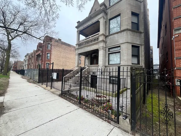 $3,300 | 5172 South Michigan Avenue, Unit 2, Chicago, IL 60615