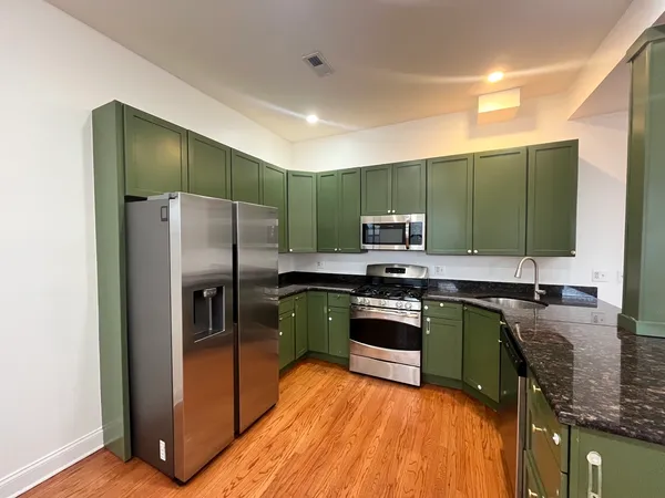 $3,300 | 5172 South Michigan Avenue, Unit 2, Chicago, IL 60615