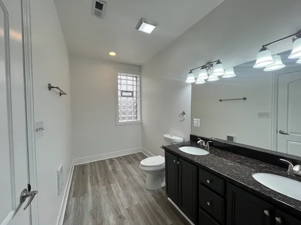 $3,300 | 5172 South Michigan Avenue, Unit 2, Chicago, IL 60615