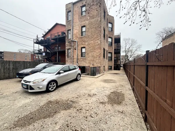 $3,300 | 5172 South Michigan Avenue, Unit 2, Chicago, IL 60615