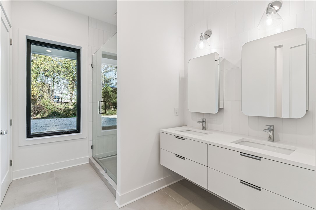 112 Rosa Dorsey Ln Street St. Simons Island, GA 31522 - Photo 33 of 44 Ensuite bath for Primary bedroom