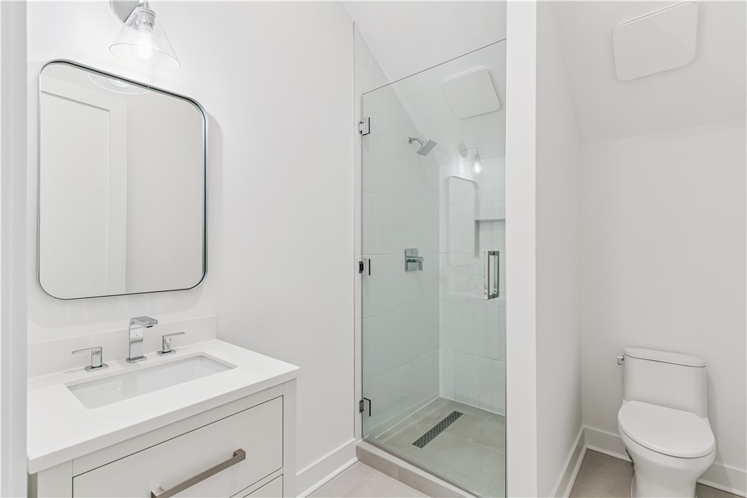 112 Rosa Dorsey Ln Street St. Simons Island, GA 31522 - Photo 41 of 44 Ensuite Bath connecting to upstairs media room/guest bed 1